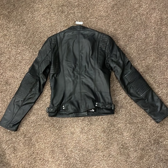 Danier 2XS leather jacket. Some fading on leather (front of collar in last pic) - Picture 6 of 12